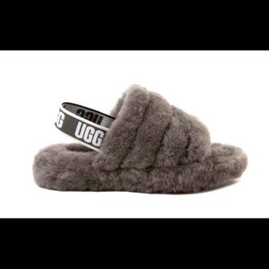 Ugg Fluff Yeah youth slippers in grey, size youth 11